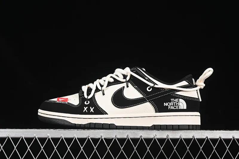 All categories Nk SB Dunk Series Nk SB Dunk Low High-end customization Low-top sneakers Nike SB Dunk Low North series Strap black and white black hook Anniversary high-end customization Low-top casual sneakers YX5066-287